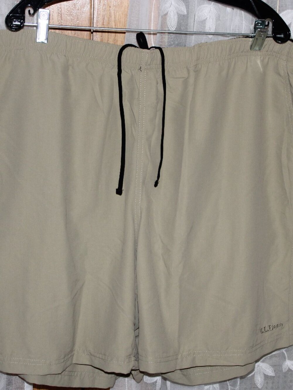LL Bean Men Nylon Shorts Beige 2XL Elastic Waist Casual Sports Mesh Under Pants